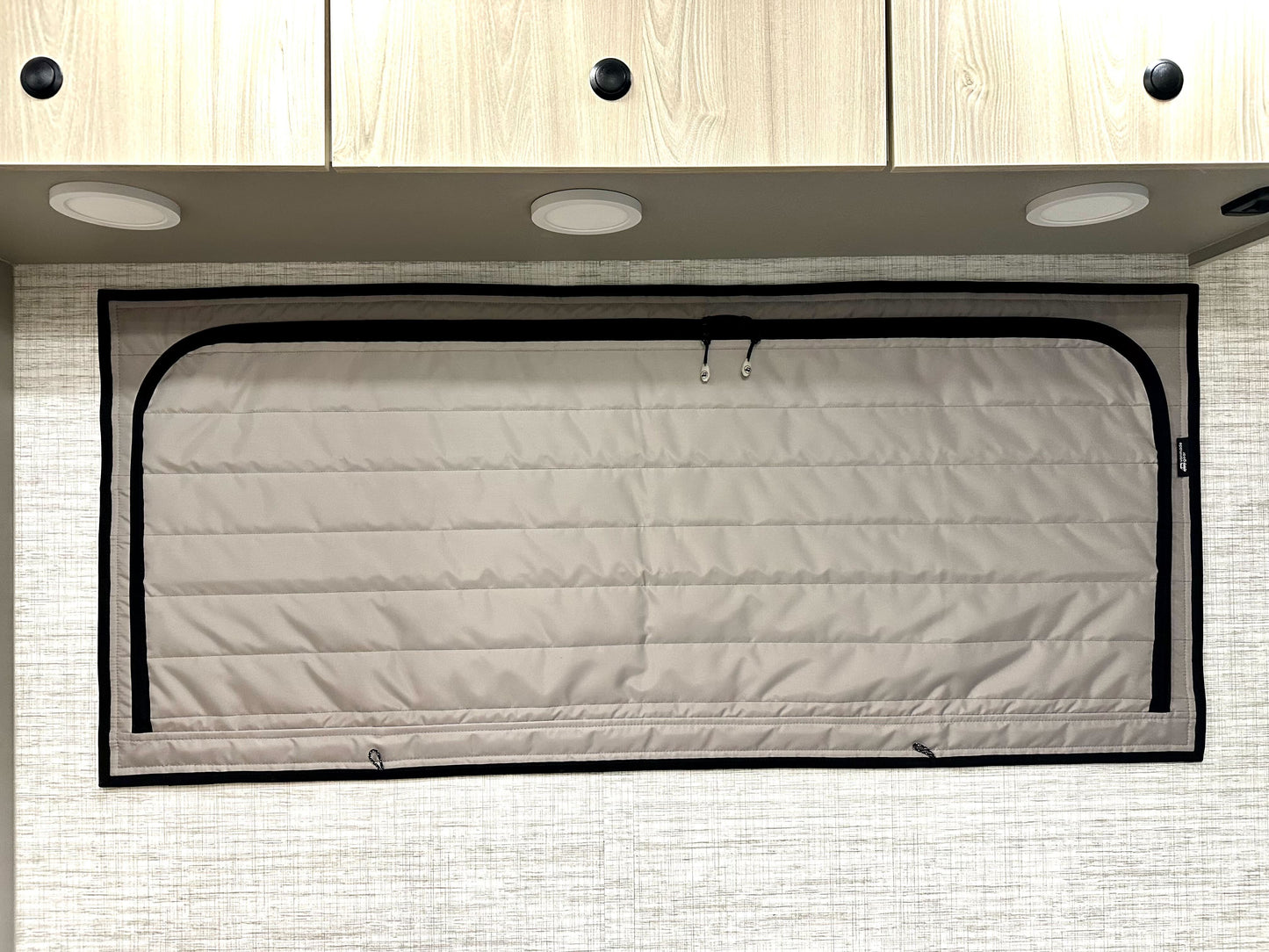 Sprinter Entegra Condor - Dinette Zipper Shade