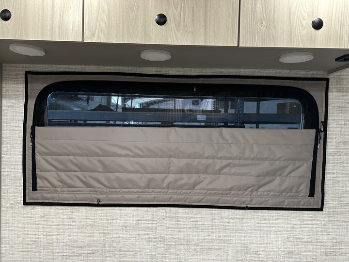 Sprinter Entegra Condor - Dinette Zipper Shade