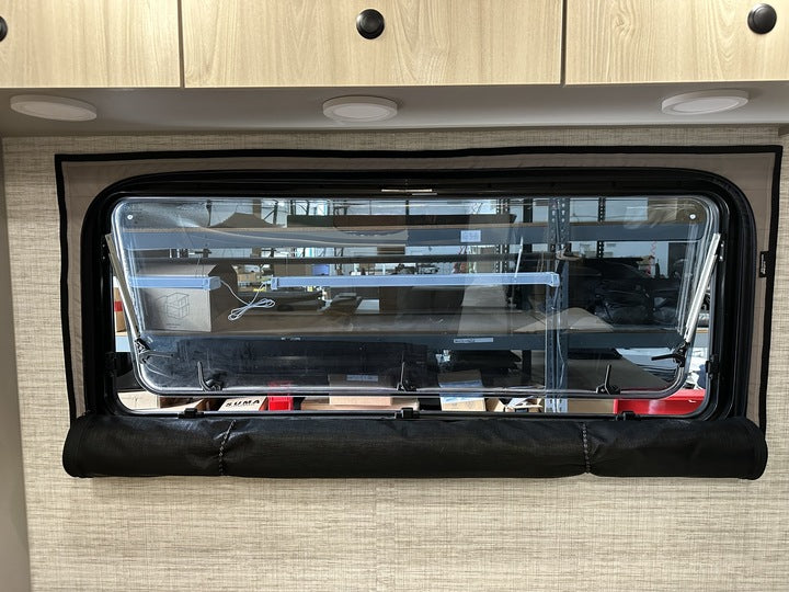 Sprinter Entegra Condor - Dinette Zipper Shade