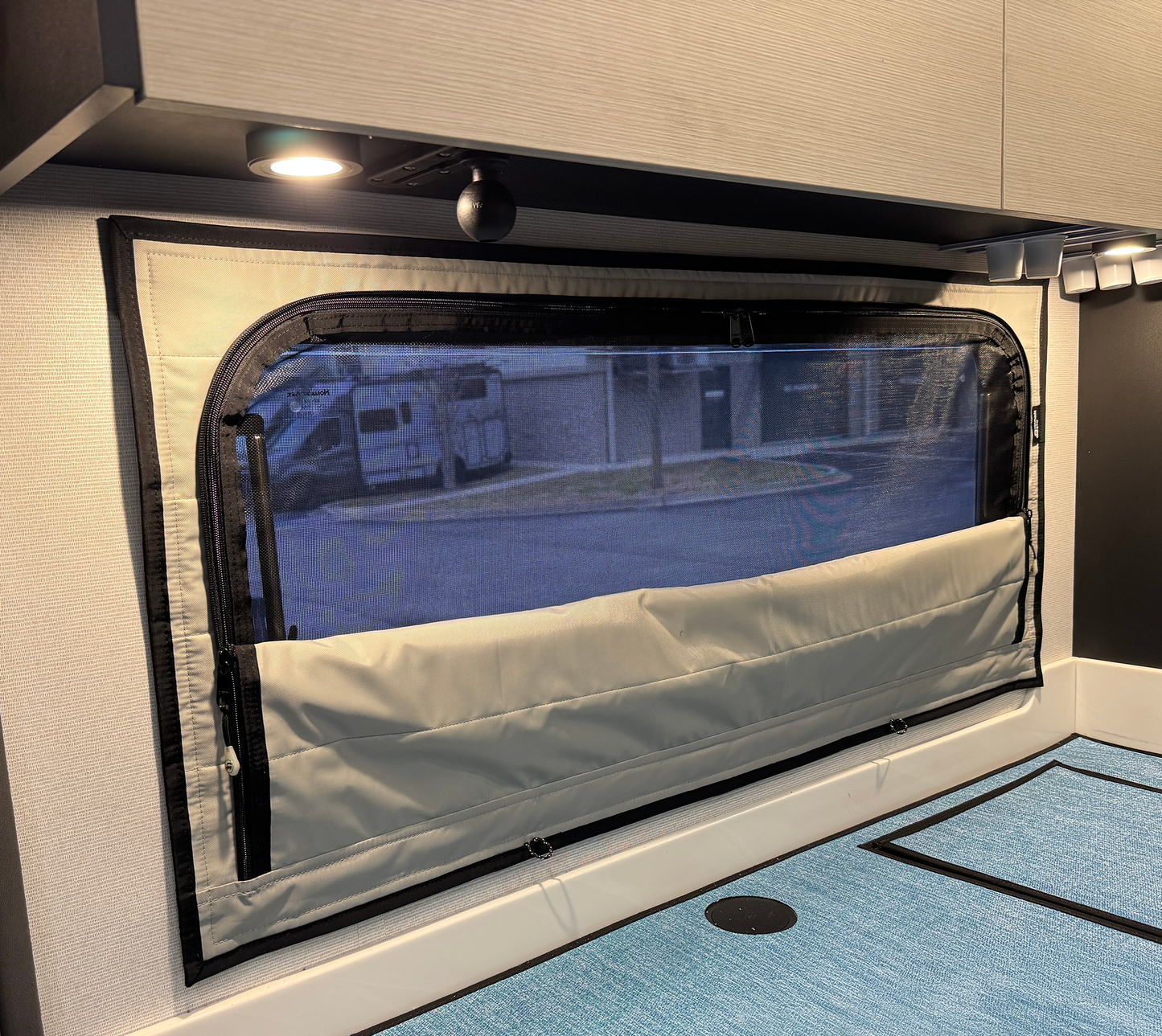 Tiffin Open Trail - Kitchen Zipper Shade